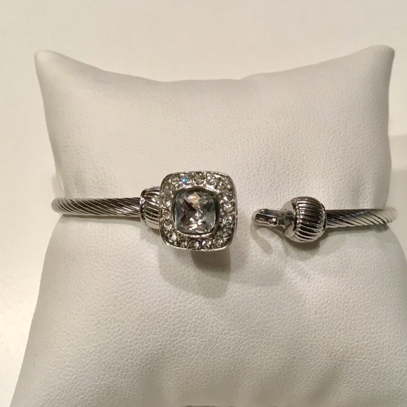 Cable Bracelet with Center Crystal - Picture 3 of 4